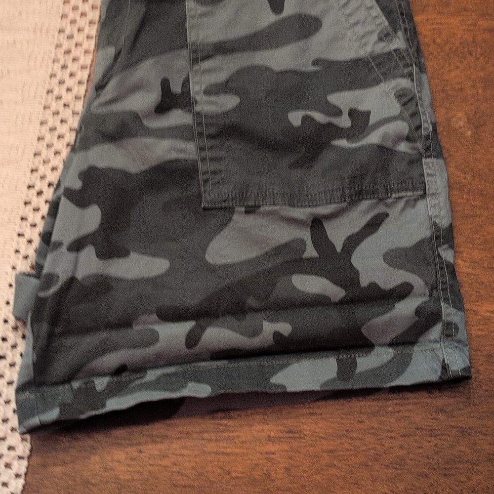 Shorts - Picture 5 of 7